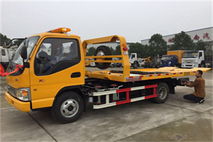 银海哪里有拖车服务